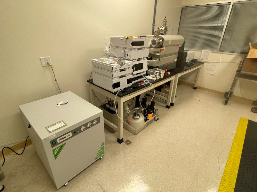 Image of AB Sciex 3200 QTRAP LC MS MS System with Agilent 1200 HPLC and Peak Genius